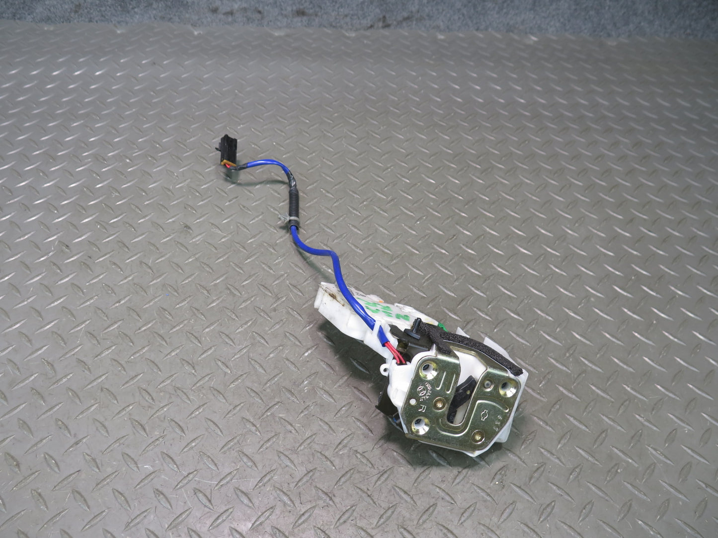 96-98 Nissan Stagea WGC34 Rear Right Door Lock Latch Actuator 82552-5P002 OEM