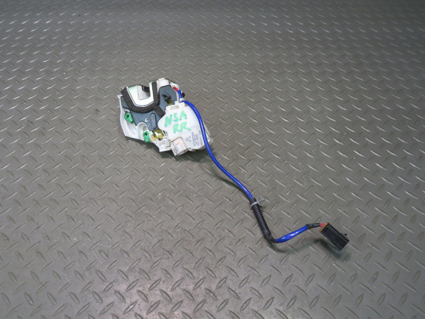 96-98 Nissan Stagea WGC34 Rear Right Door Lock Latch Actuator 82552-5P002 OEM