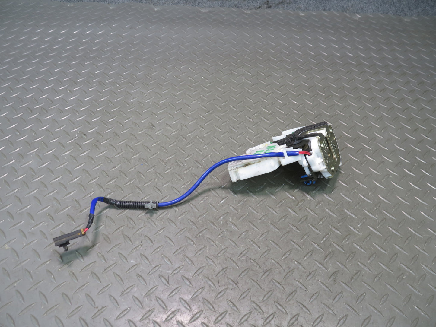 96-98 Nissan Stagea WGC34 Rear Right Door Lock Latch Actuator 82552-5P002 OEM