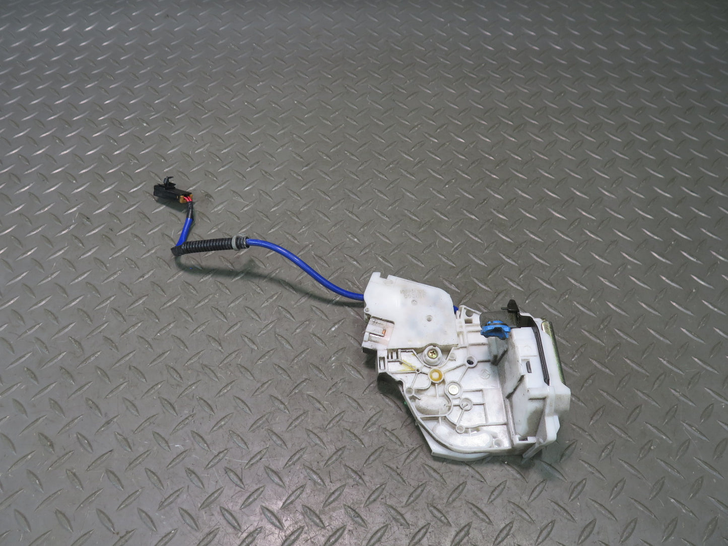 96-98 Nissan Stagea WGC34 Rear Right Door Lock Latch Actuator 82552-5P002 OEM