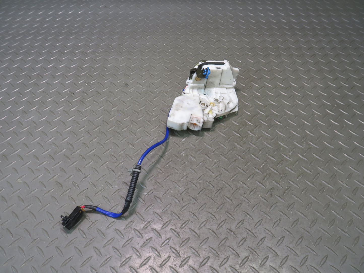 96-98 Nissan Stagea WGC34 Rear Right Door Lock Latch Actuator 82552-5P002 OEM