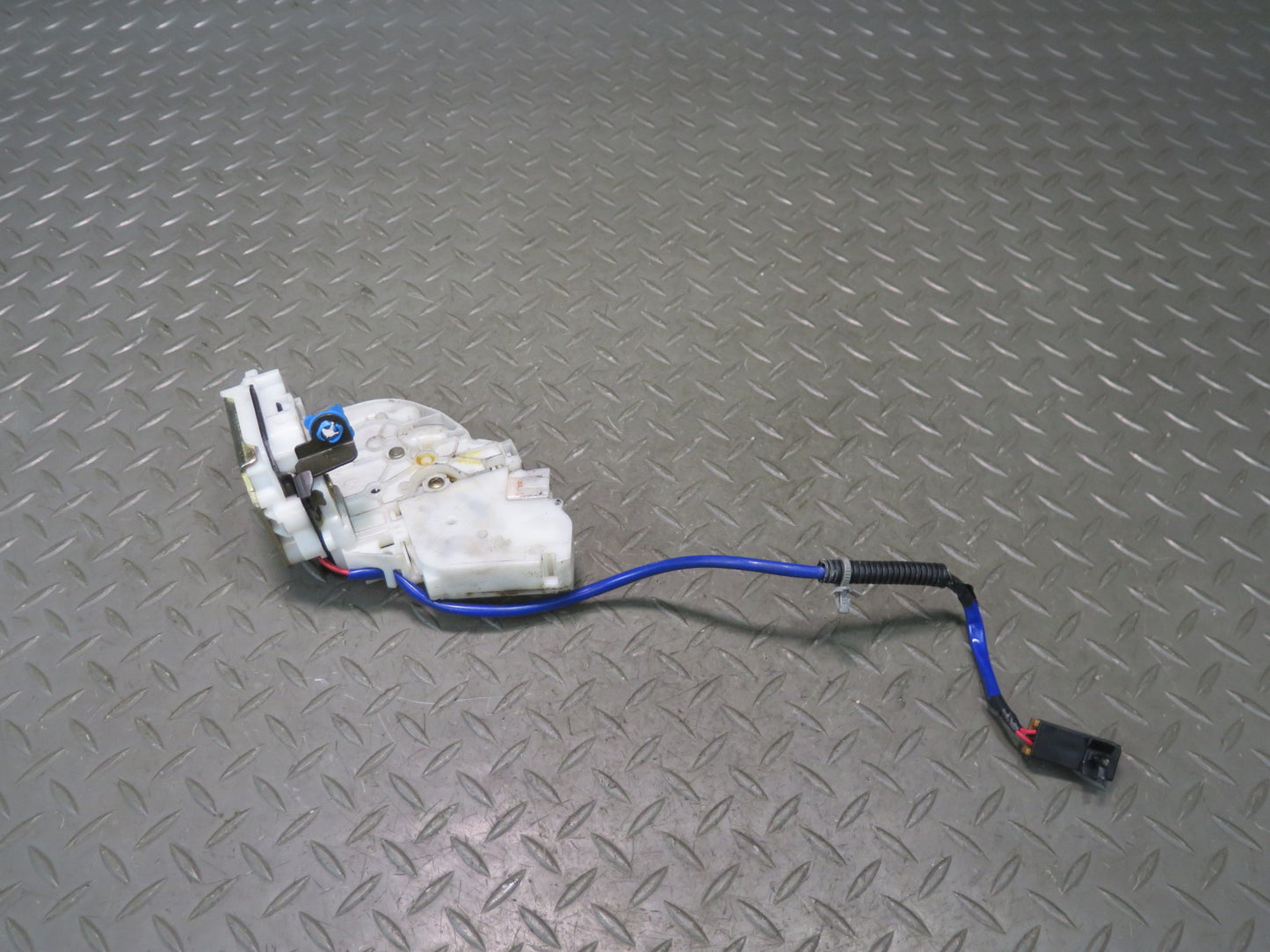 96-98 Nissan Stagea WGC34 Rear Right Door Lock Latch Actuator 82552-5P002 OEM