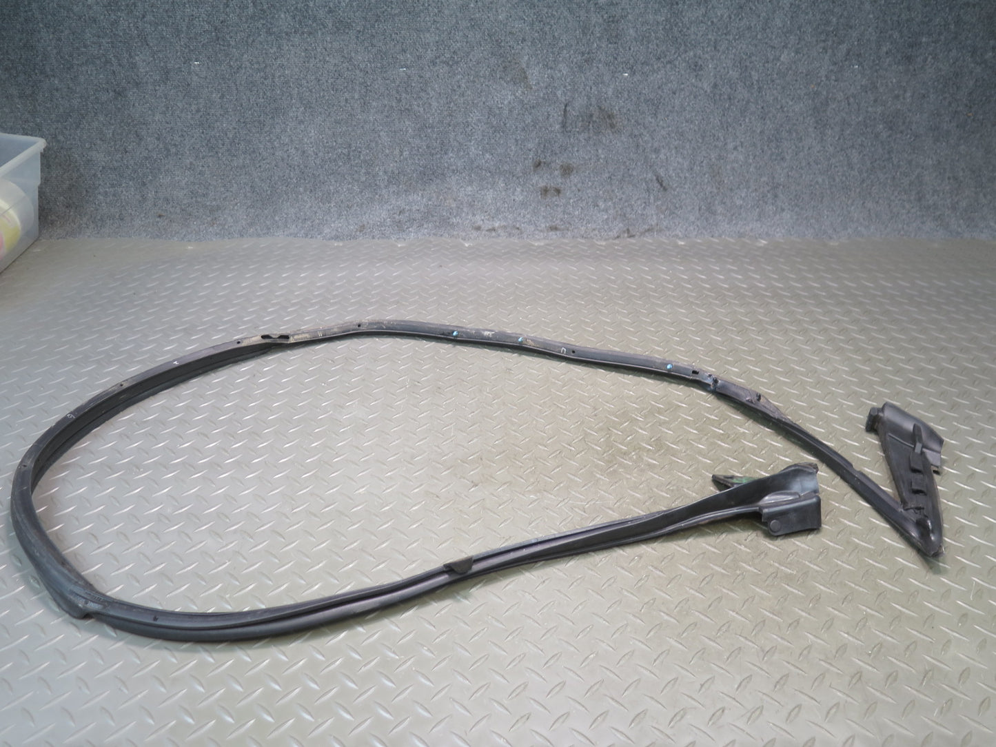 96-98 Nissan Stagea WGC34 Front Left Door Weatherstrip Rubber Seal Gasket OEM