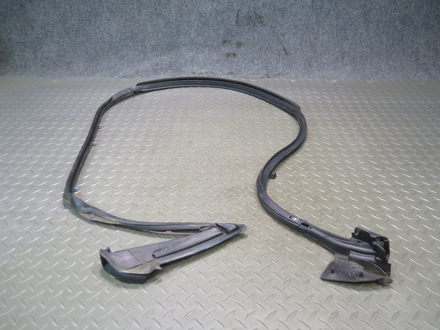 96-98 Nissan Stagea WGC34 Front Left Door Weatherstrip Rubber Seal Gasket OEM