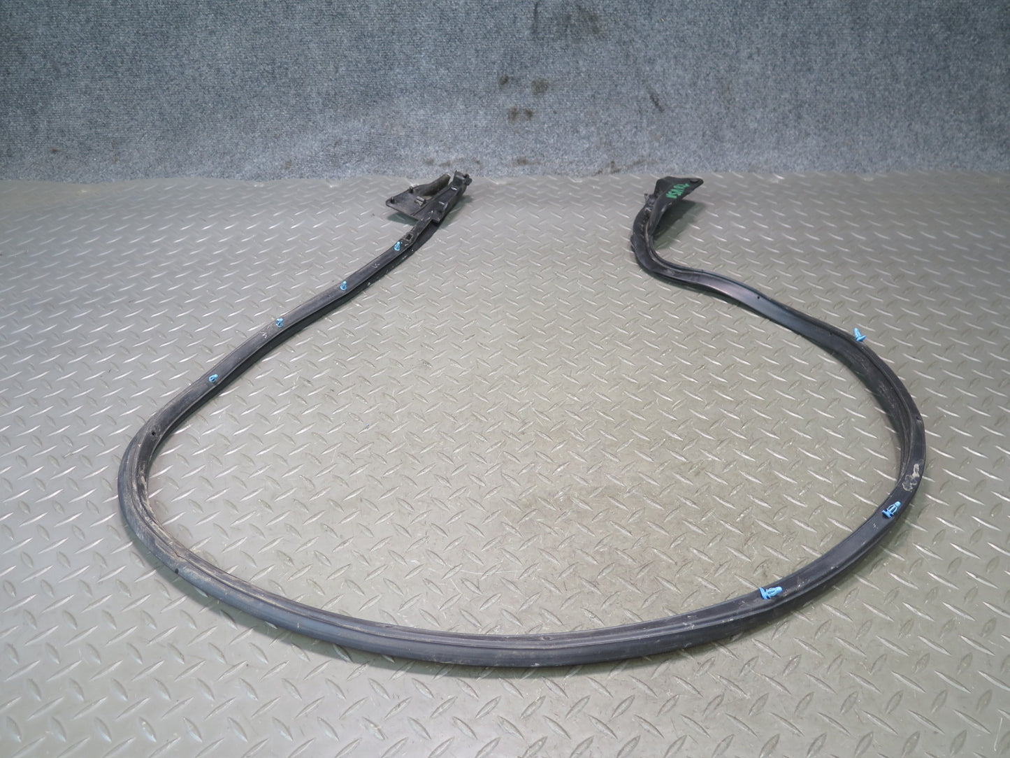 96-98 Nissan Stagea WGC34 Rear Left Door Weatherstrip Rubber Seal Gasket OEM
