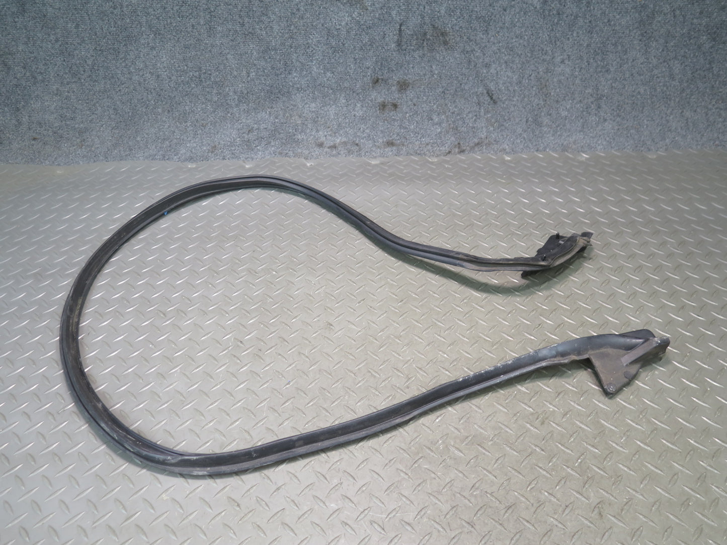 96-98 Nissan Stagea WGC34 Rear Left Door Weatherstrip Rubber Seal Gasket OEM