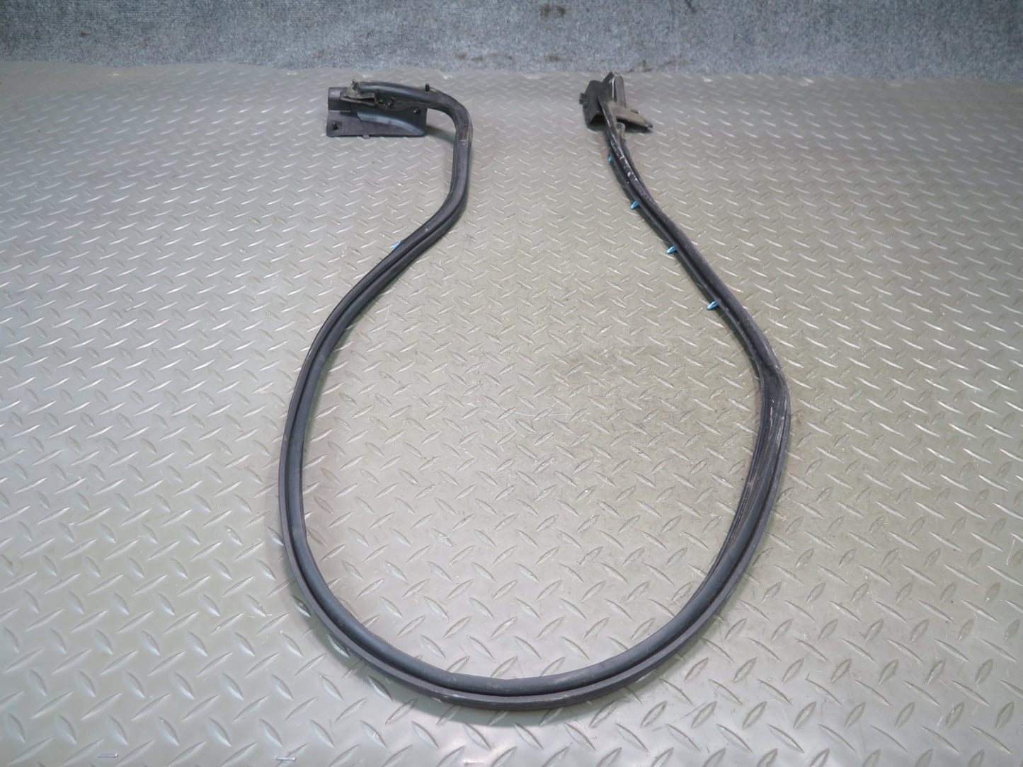 96-98 Nissan Stagea WGC34 Rear Left Door Weatherstrip Rubber Seal Gasket OEM
