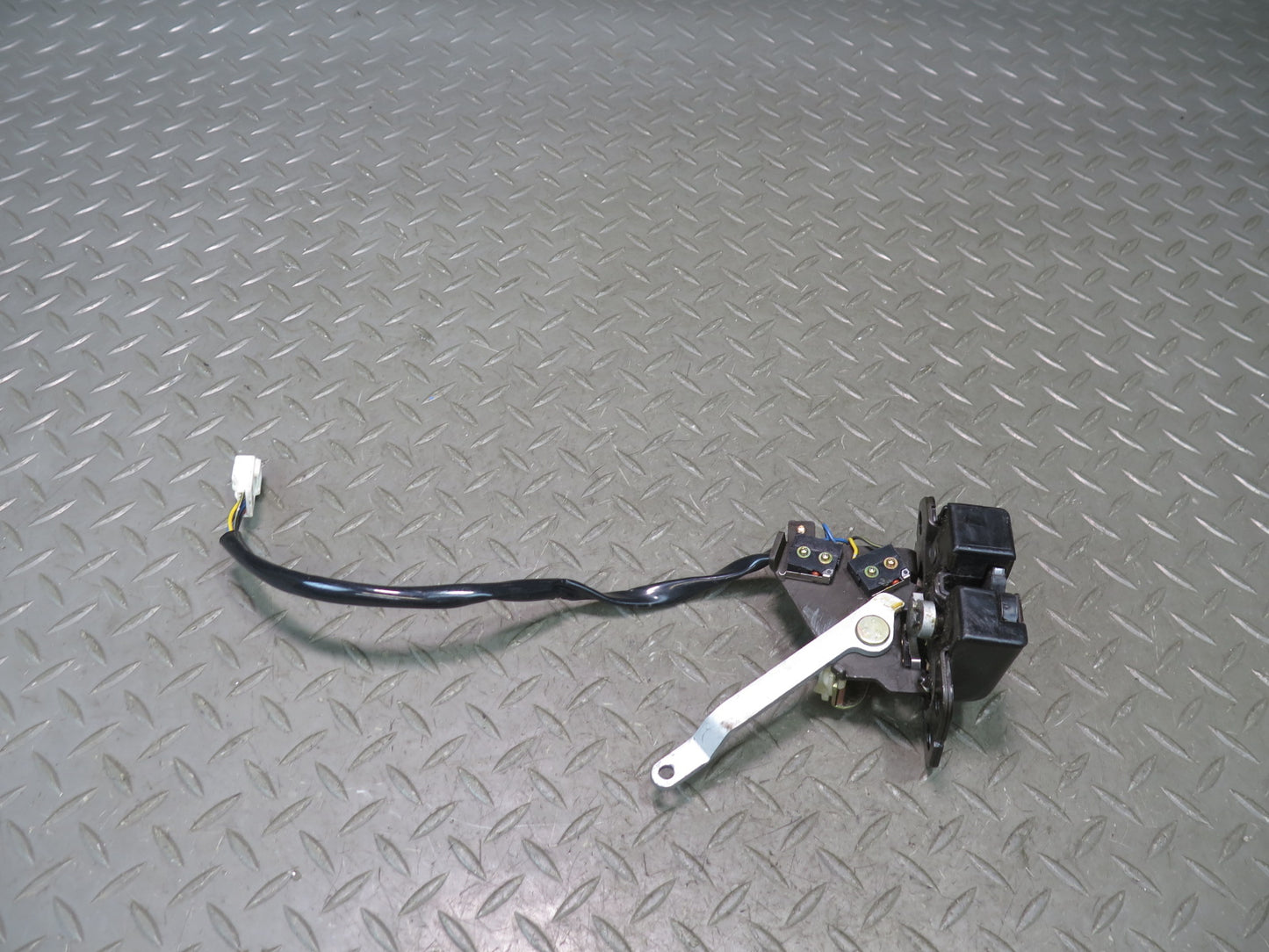 96-98 Nissan Stagea WGC34 Rear Trunk Lid Lock Latch Actuator OEM