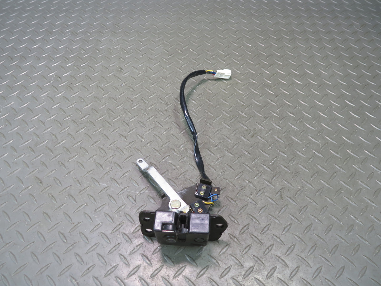 96-98 Nissan Stagea WGC34 Rear Trunk Lid Lock Latch Actuator OEM