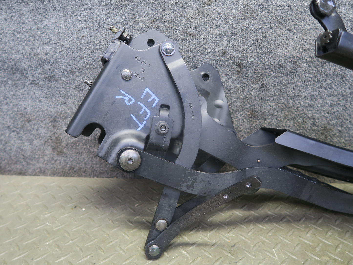 02-05 Ford Thunderbird Convertible TOP Roof Right Hinge OEM