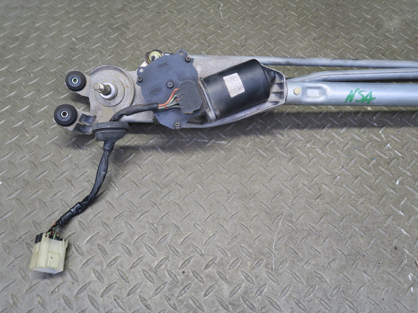96-98 Nissan Stagea WGC34 Windshield Wiper Transmission Linkage w Motor OEM