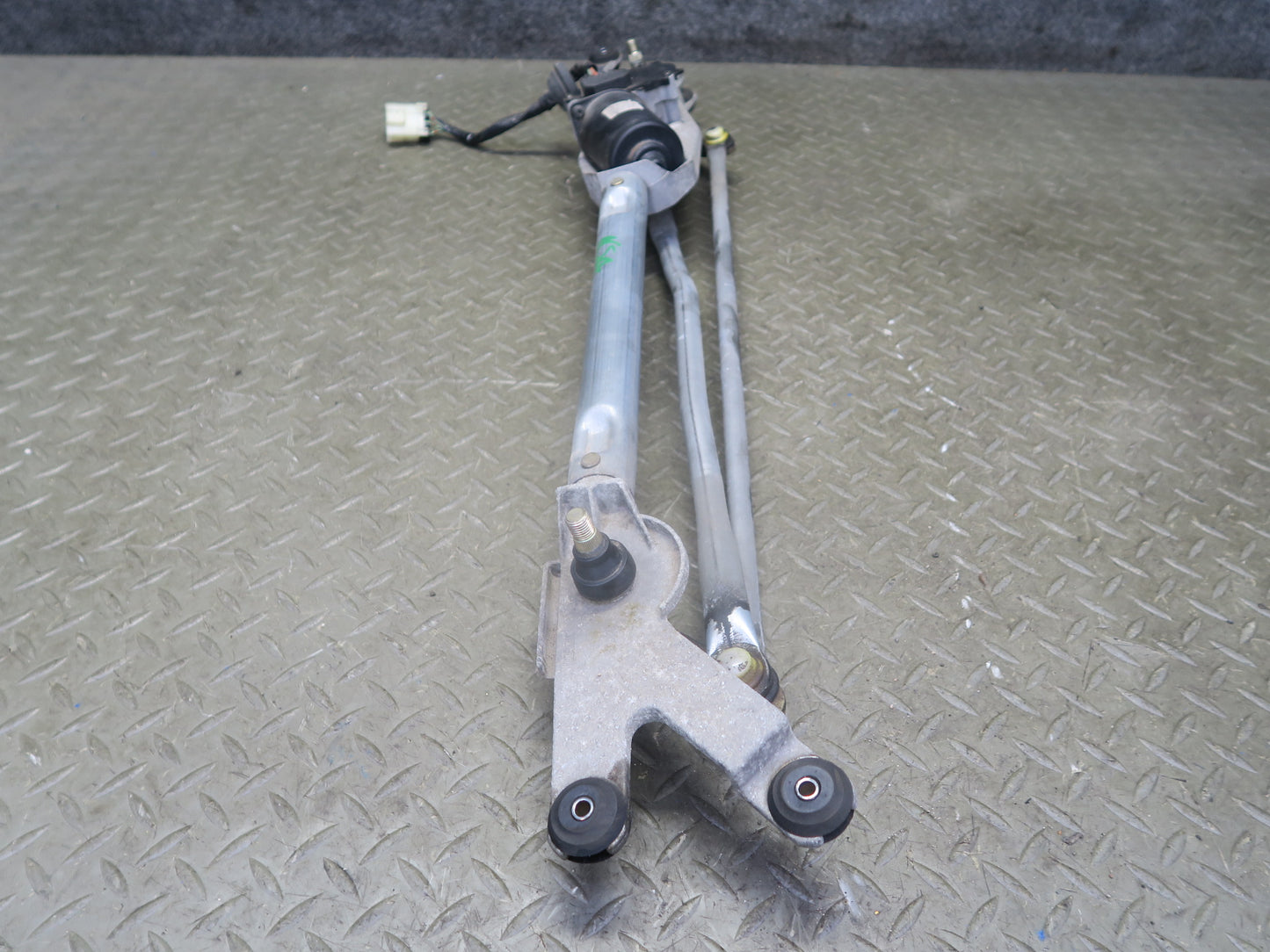 96-98 Nissan Stagea WGC34 Windshield Wiper Transmission Linkage w Motor OEM