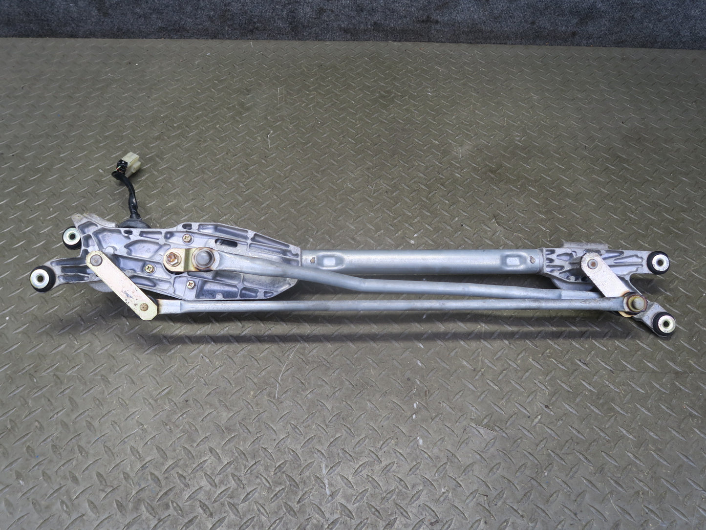 96-98 Nissan Stagea WGC34 Windshield Wiper Transmission Linkage w Motor OEM