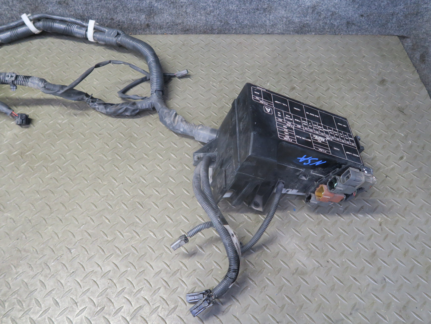 96-98 Nissan Stagea WGC34 RB25DE A/T Engine Bay Wire Wiring Harness Fusebox OEM