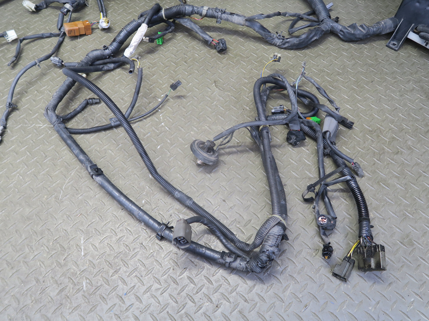 96-98 Nissan Stagea WGC34 RB25DE A/T Engine Bay Wire Wiring Harness Fusebox OEM