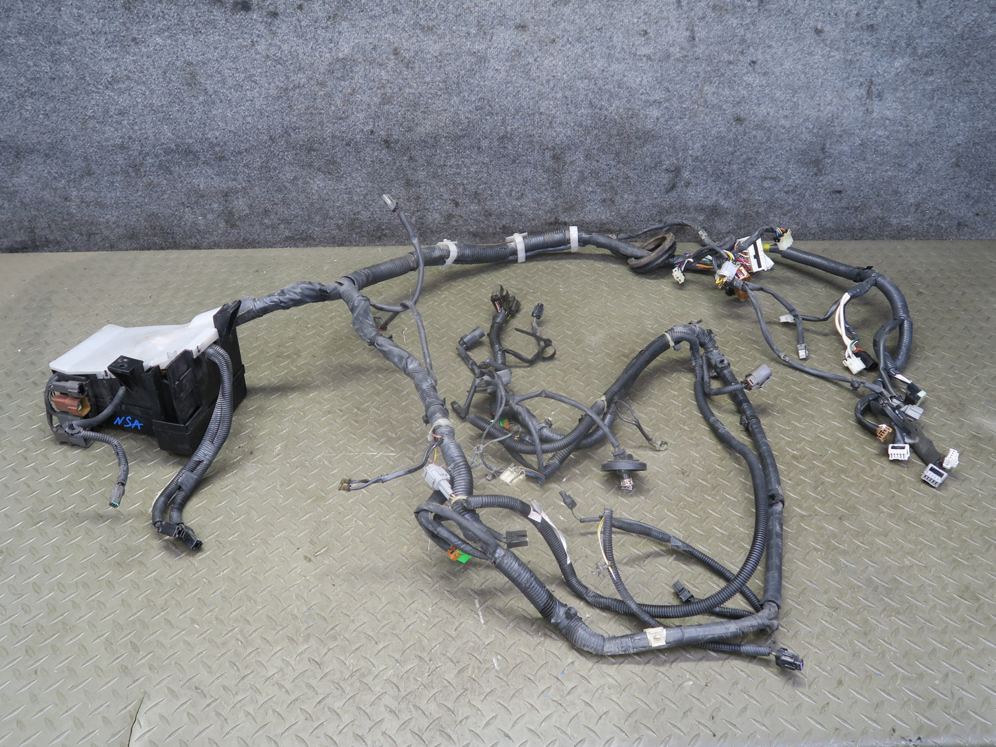 96-98 Nissan Stagea WGC34 RB25DE A/T Engine Bay Wire Wiring Harness Fusebox OEM