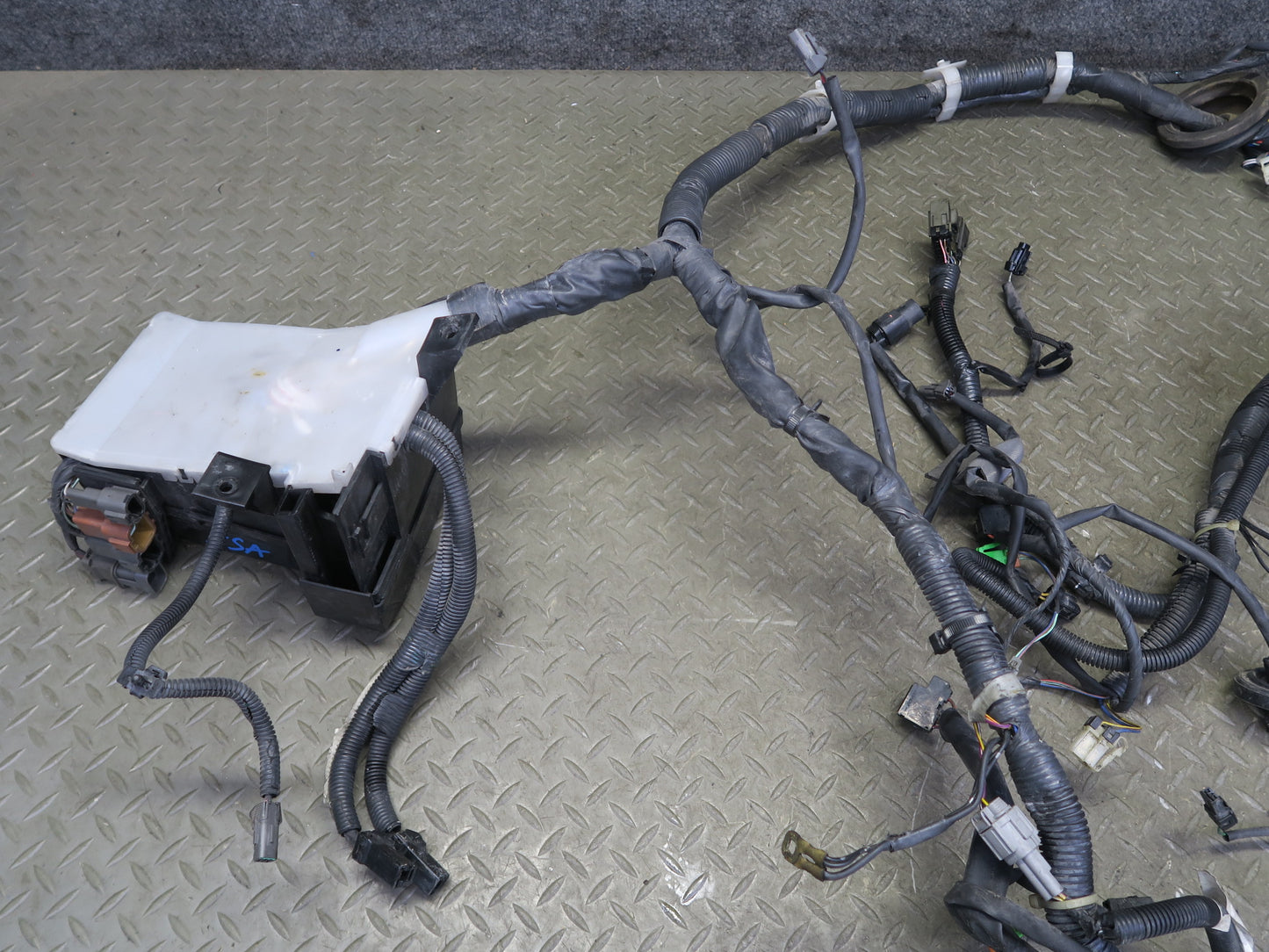 96-98 Nissan Stagea WGC34 RB25DE A/T Engine Bay Wire Wiring Harness Fusebox OEM