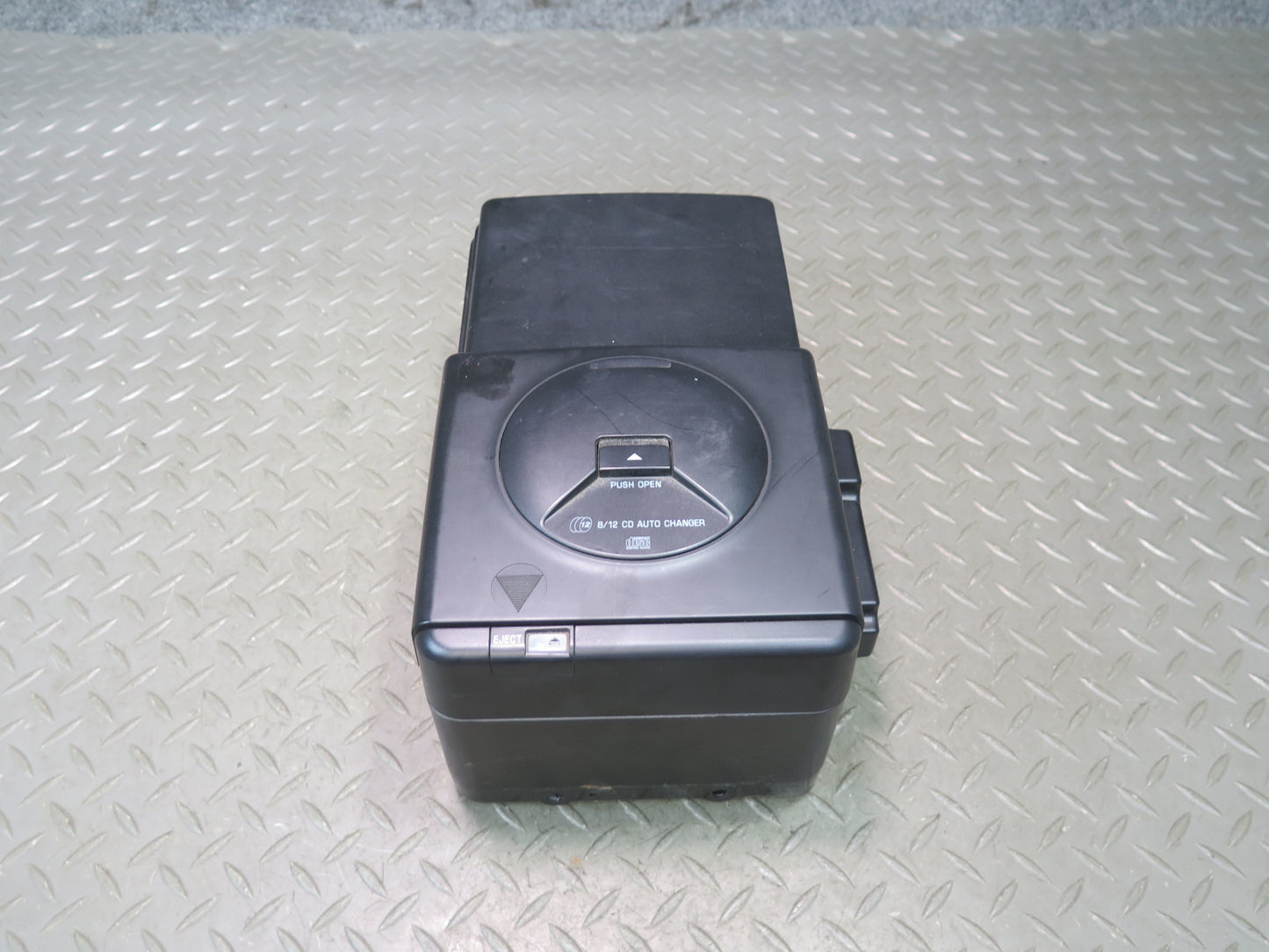 92-98 Lexus JZZ31L SC300 SC400 CD Changer Player w Magazine 86270-24052 OEM