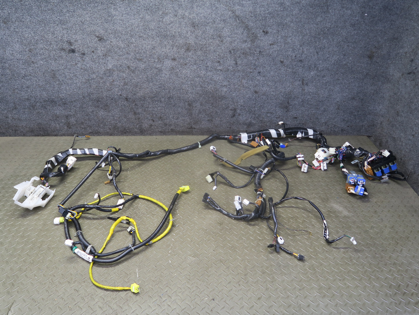 96-98 Nissan Stagea WGC34 A/T Dashboard Dash Wire Wiring Harness w Fuse Box OEM