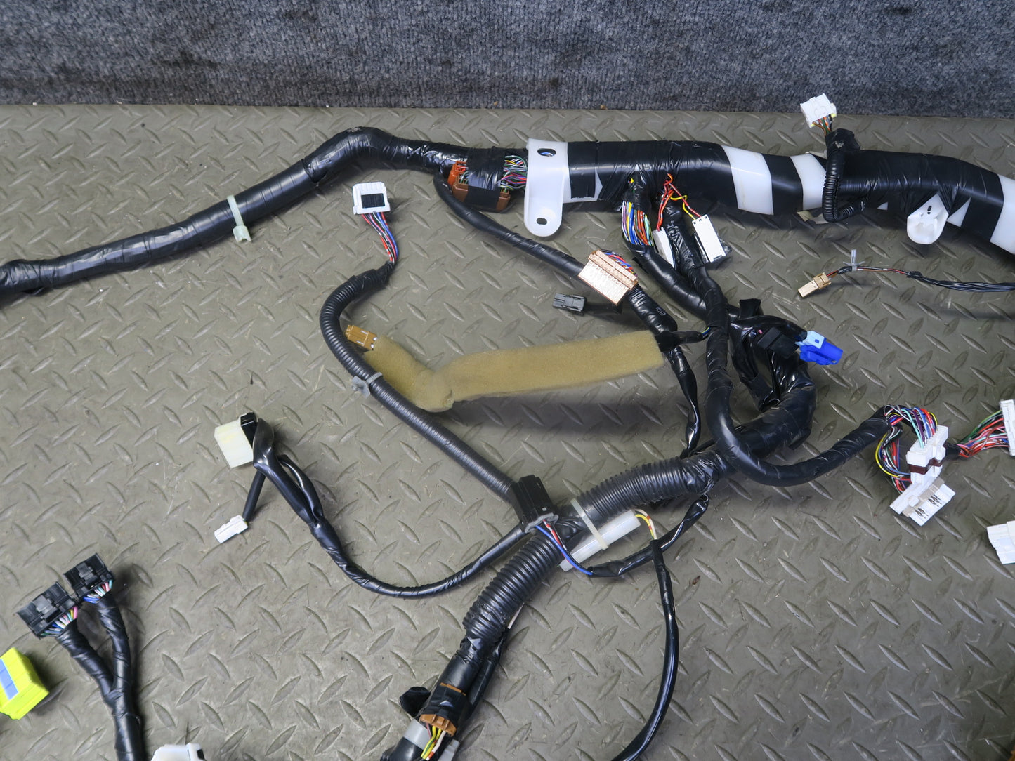 96-98 Nissan Stagea WGC34 A/T Dashboard Dash Wire Wiring Harness w Fuse Box OEM