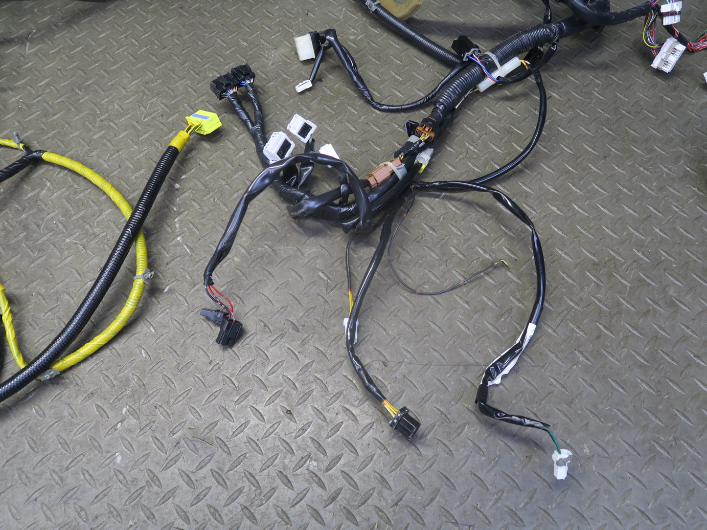96-98 Nissan Stagea WGC34 A/T Dashboard Dash Wire Wiring Harness w Fuse Box OEM