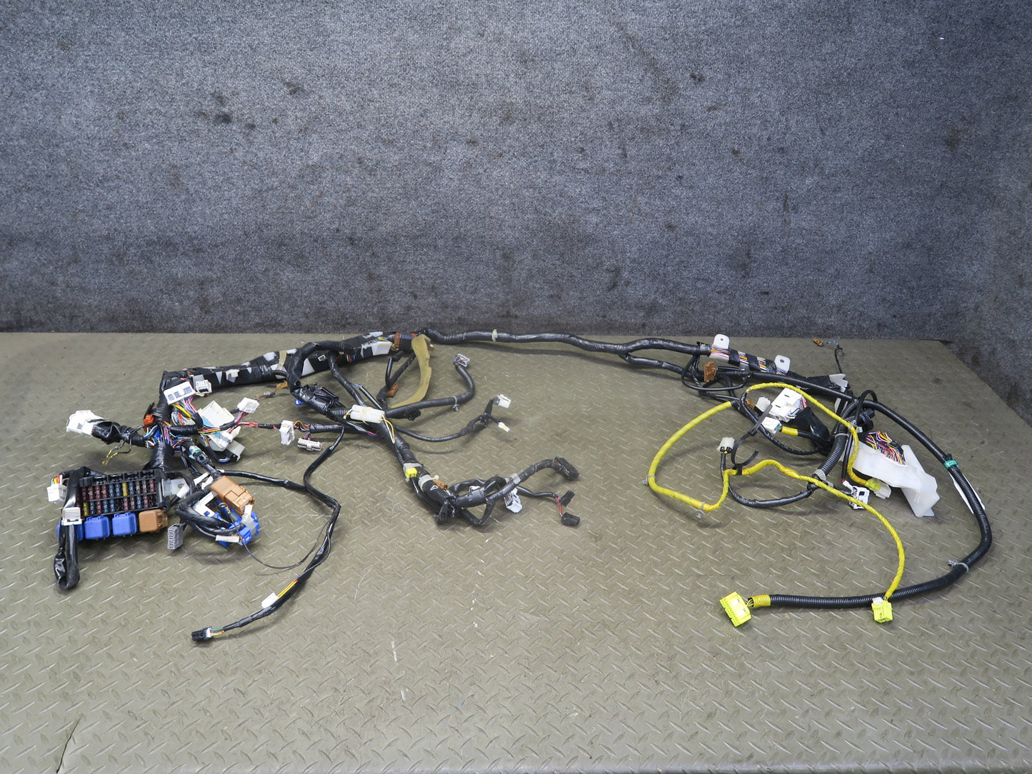 96-98 Nissan Stagea WGC34 A/T Dashboard Dash Wire Wiring Harness w Fuse Box OEM