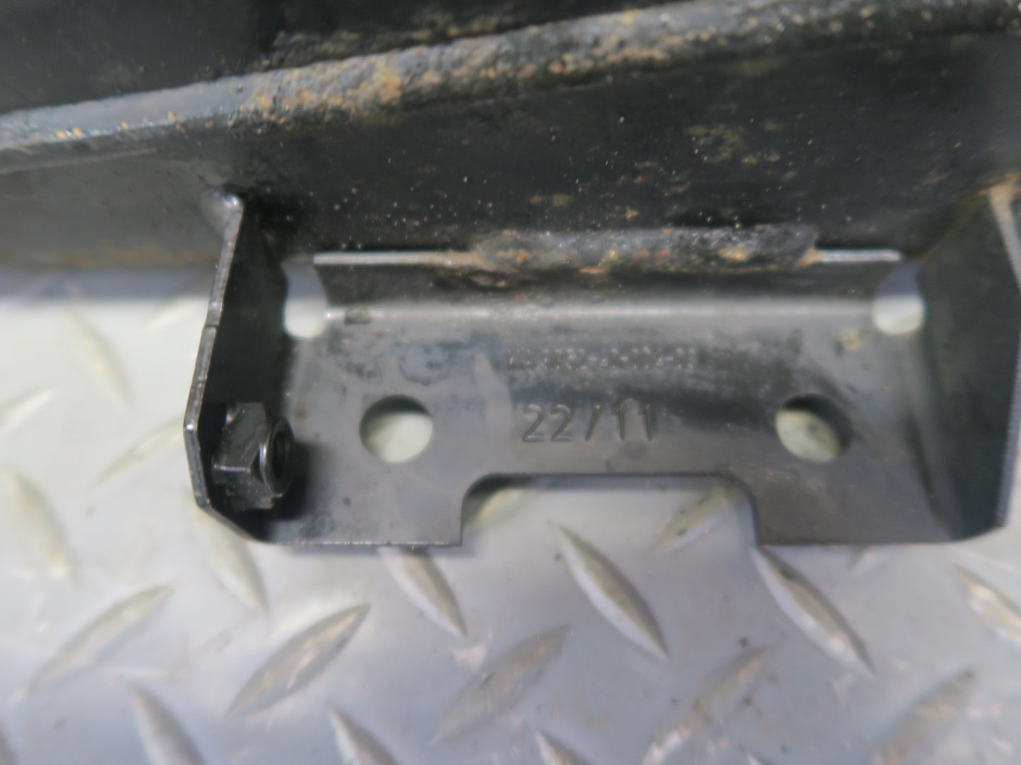 2011-2014 Porsche Cayenne 958 4.8L V8 Transmission Support Mount Bracket Carrier