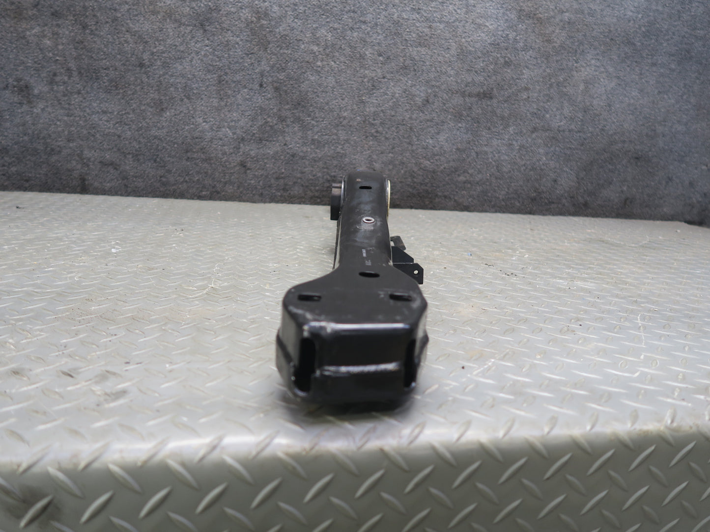 2011-2014 Porsche Cayenne 958 4.8L V8 Transmission Support Mount Bracket Carrier