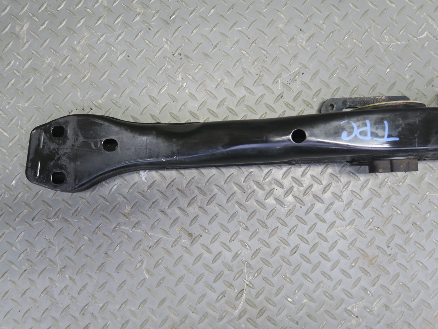 2011-2014 Porsche Cayenne 958 4.8L V8 Transmission Support Mount Bracket Carrier