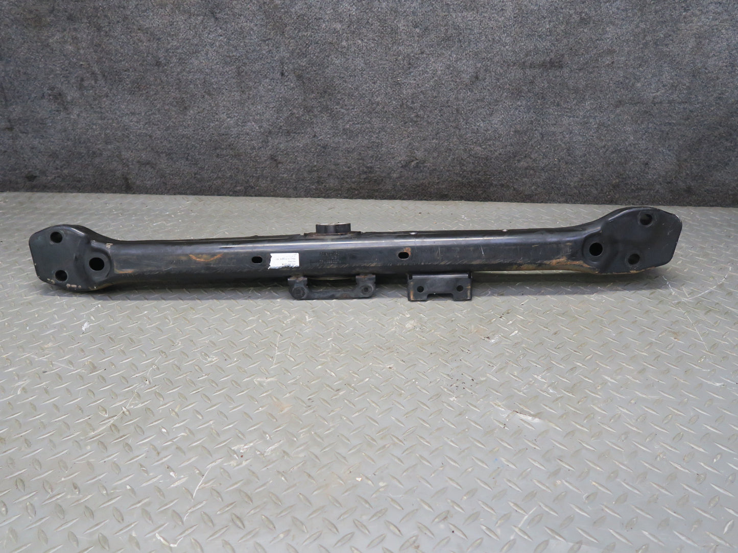 2011-2014 Porsche Cayenne 958 4.8L V8 Transmission Support Mount Bracket Carrier