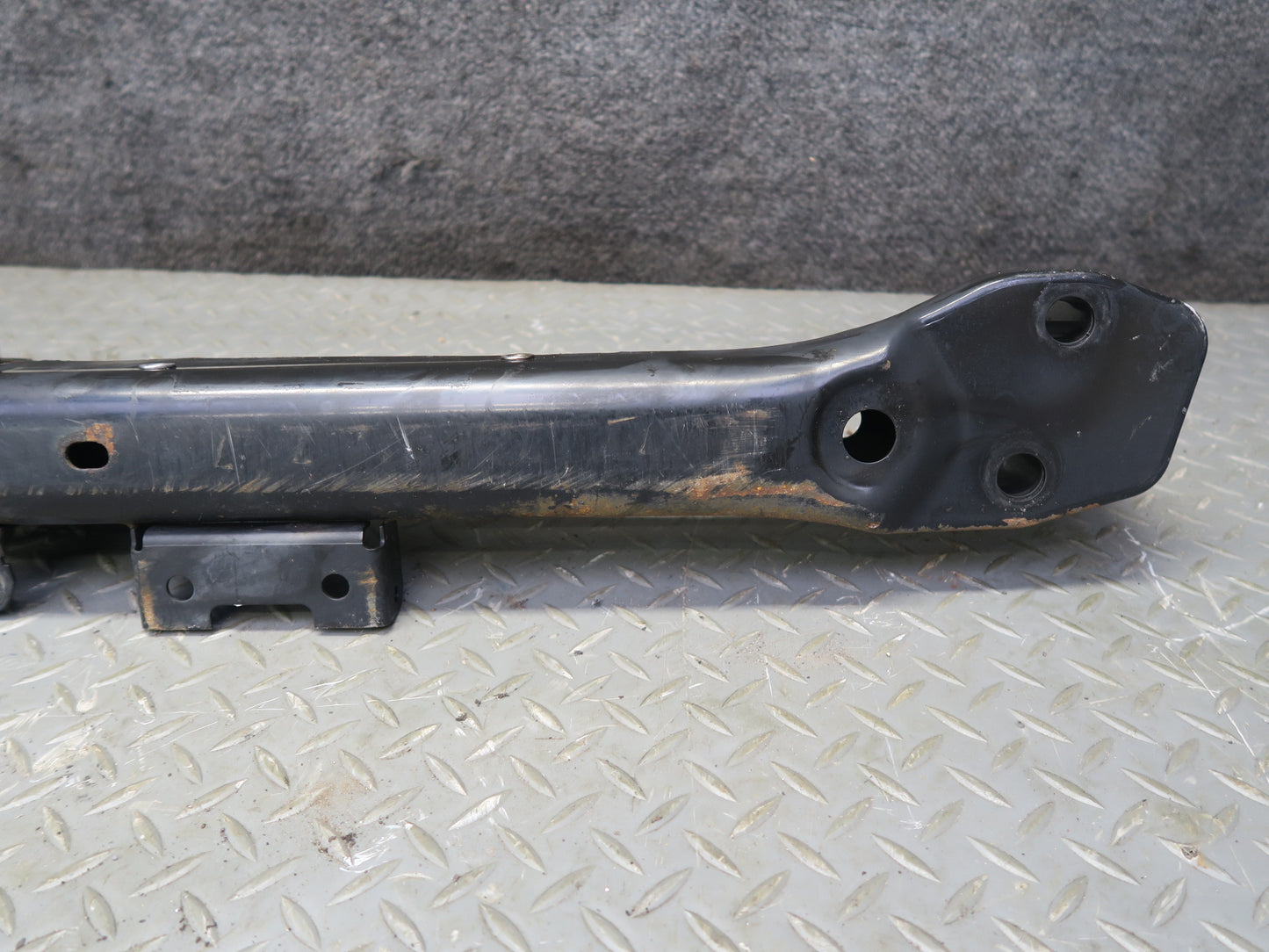 2011-2014 Porsche Cayenne 958 4.8L V8 Transmission Support Mount Bracket Carrier