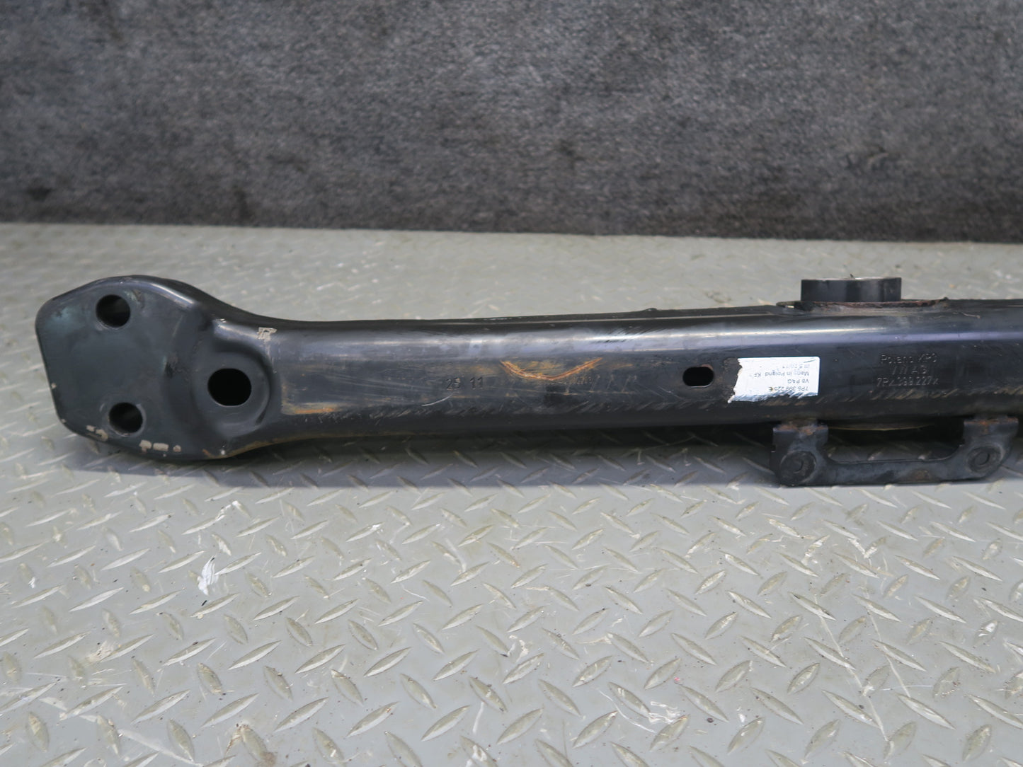 2011-2014 Porsche Cayenne 958 4.8L V8 Transmission Support Mount Bracket Carrier