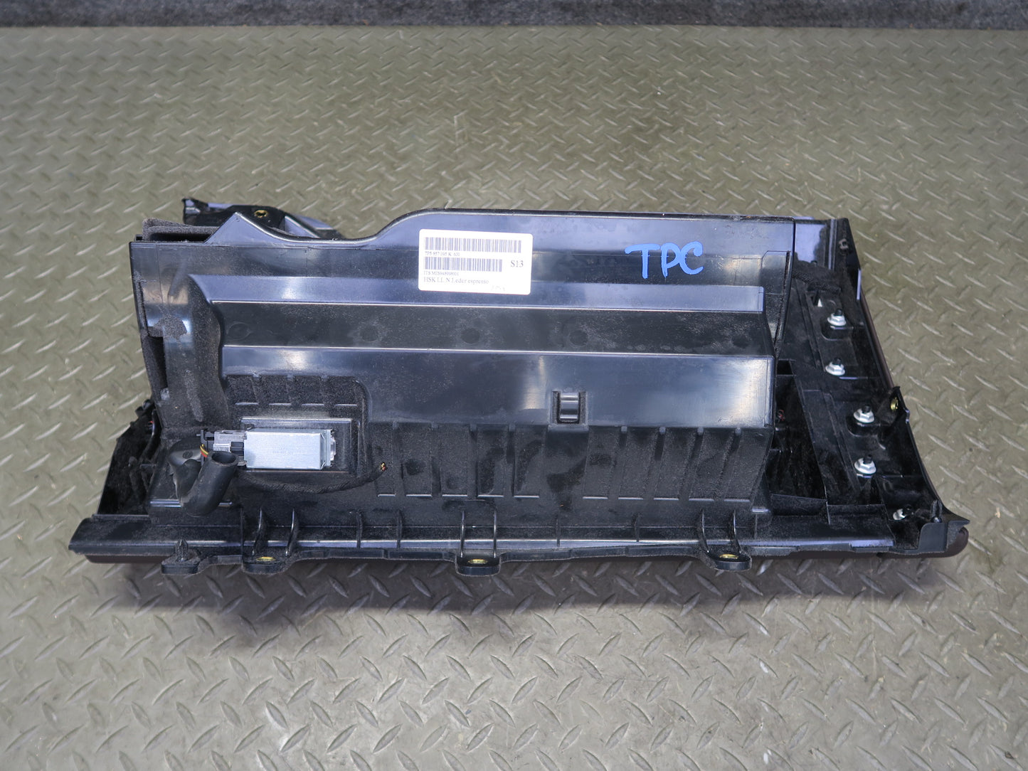 2011-2018 Porsche Cayenne 958 Front Right Dash Glove Box Storage Compartment