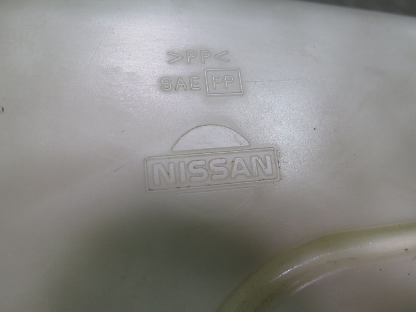 96-98 Nissan Stagea WGC34 RB25DE RWD Windshield Washer Reservoir Tank w Pump OEM