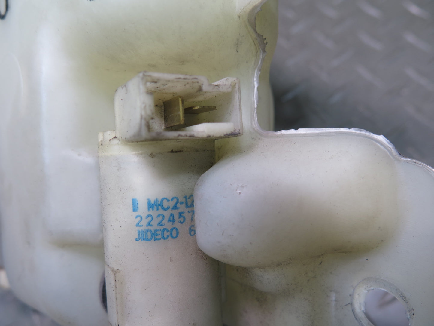 96-98 Nissan Stagea WGC34 RB25DE RWD Windshield Washer Reservoir Tank w Pump OEM