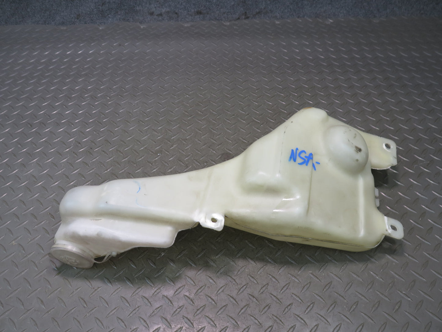96-98 Nissan Stagea WGC34 RB25DE RWD Windshield Washer Reservoir Tank w Pump OEM