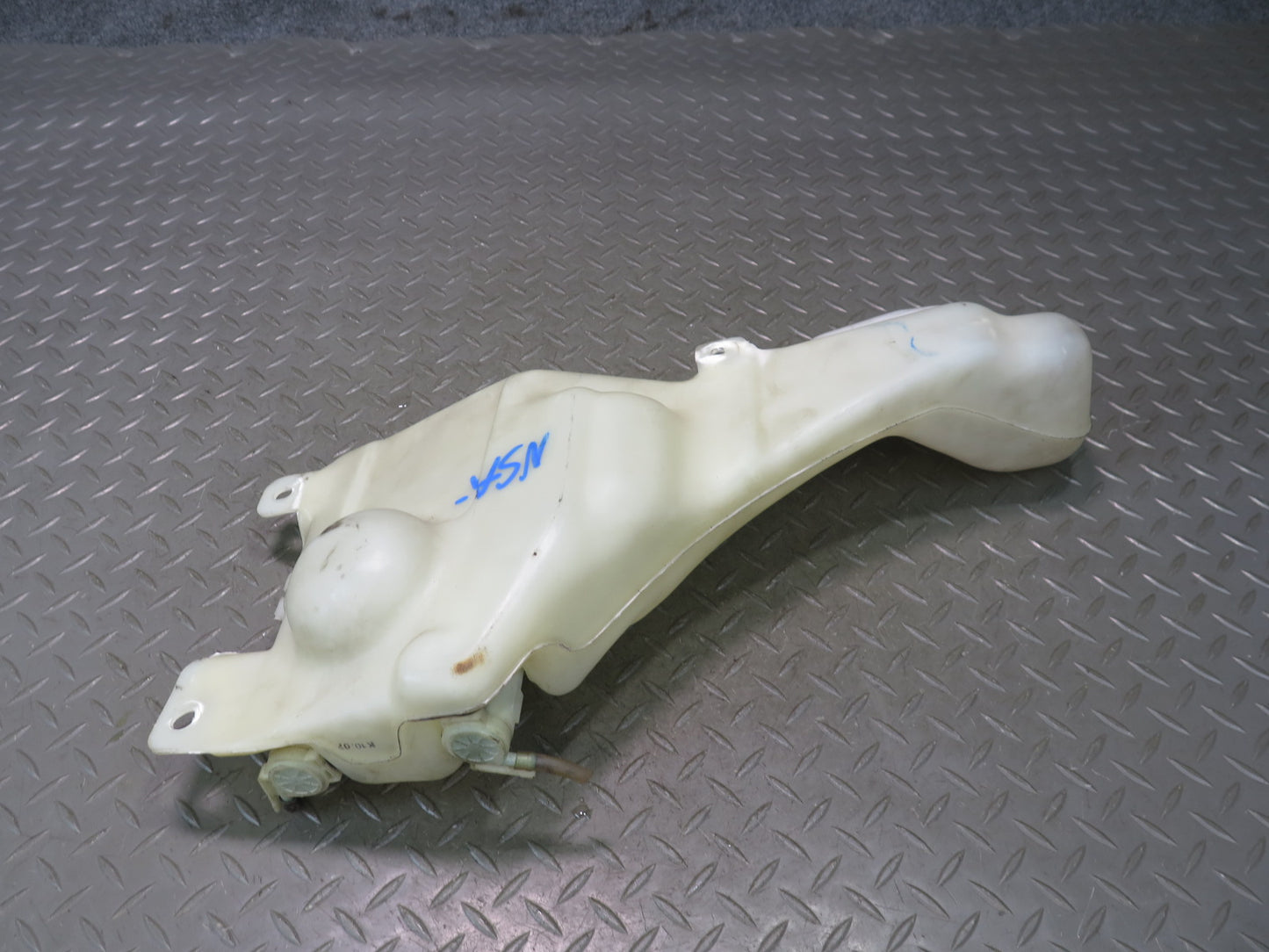96-98 Nissan Stagea WGC34 RB25DE RWD Windshield Washer Reservoir Tank w Pump OEM