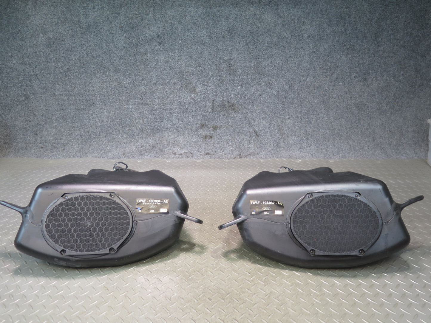 02-05 Ford Thunderbird Set of 2 Rear Left & Right Subwoofer Speaker Box OEM