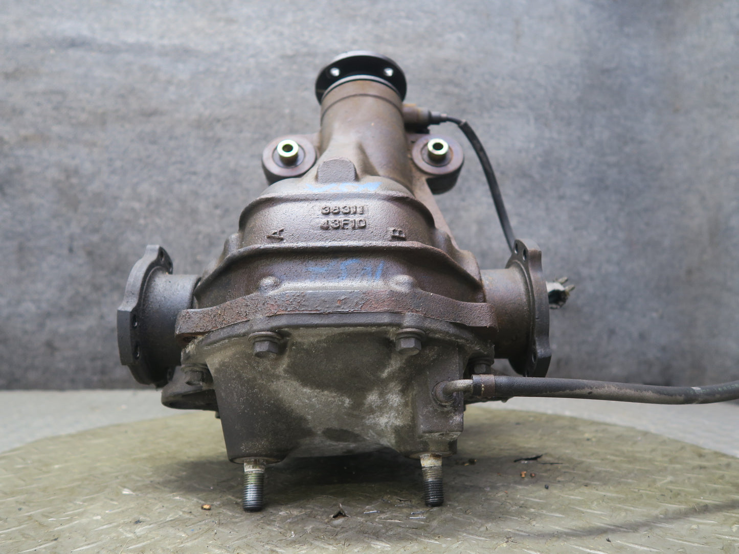 96-98 Nissan Stagea WGC34 RB25DE RWD NA Rear Differential Carrier 4.08 Ratio OEM