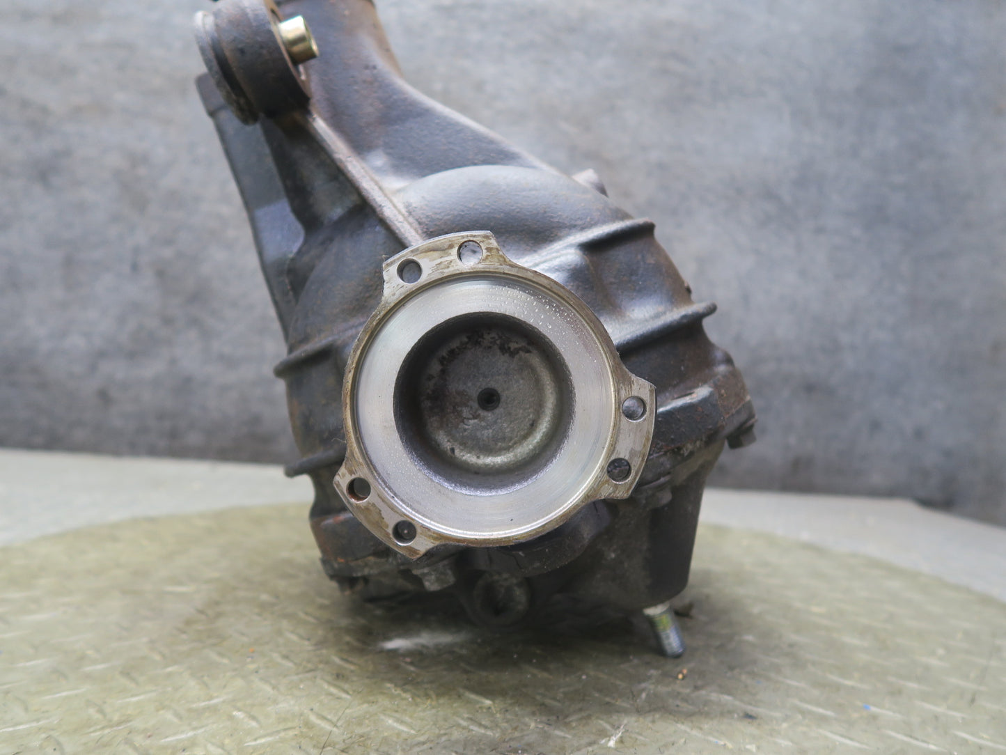 96-98 Nissan Stagea WGC34 RB25DE RWD NA Rear Differential Carrier 4.08 Ratio OEM