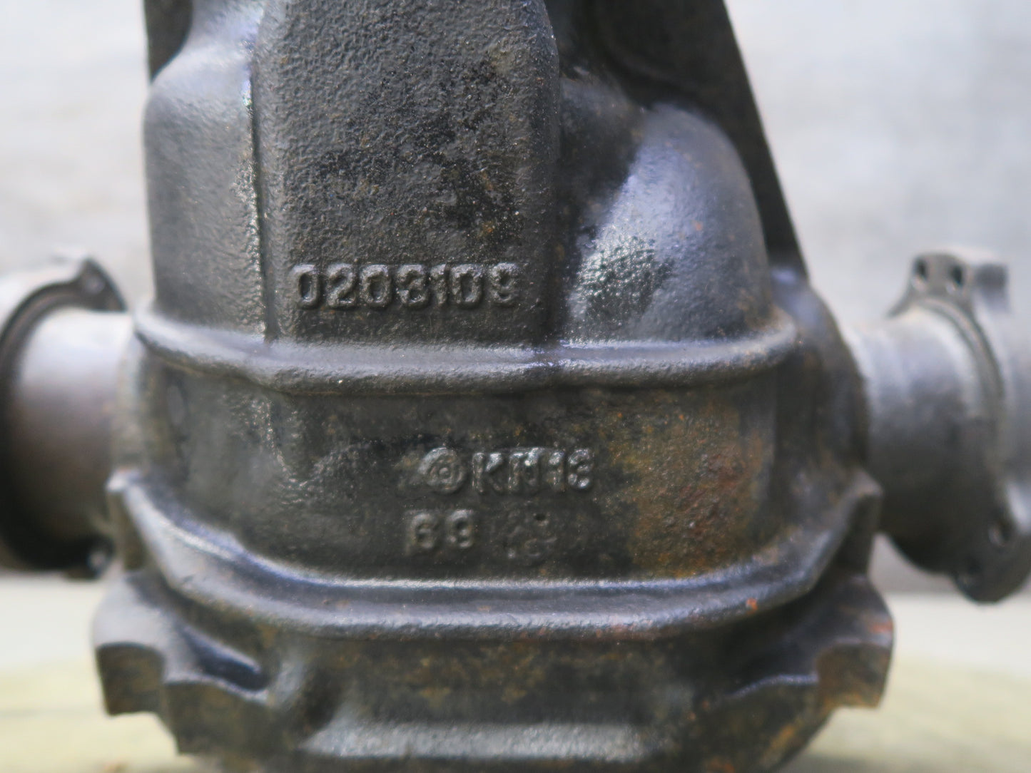 96-98 Nissan Stagea WGC34 RB25DE RWD NA Rear Differential Carrier 4.08 Ratio OEM