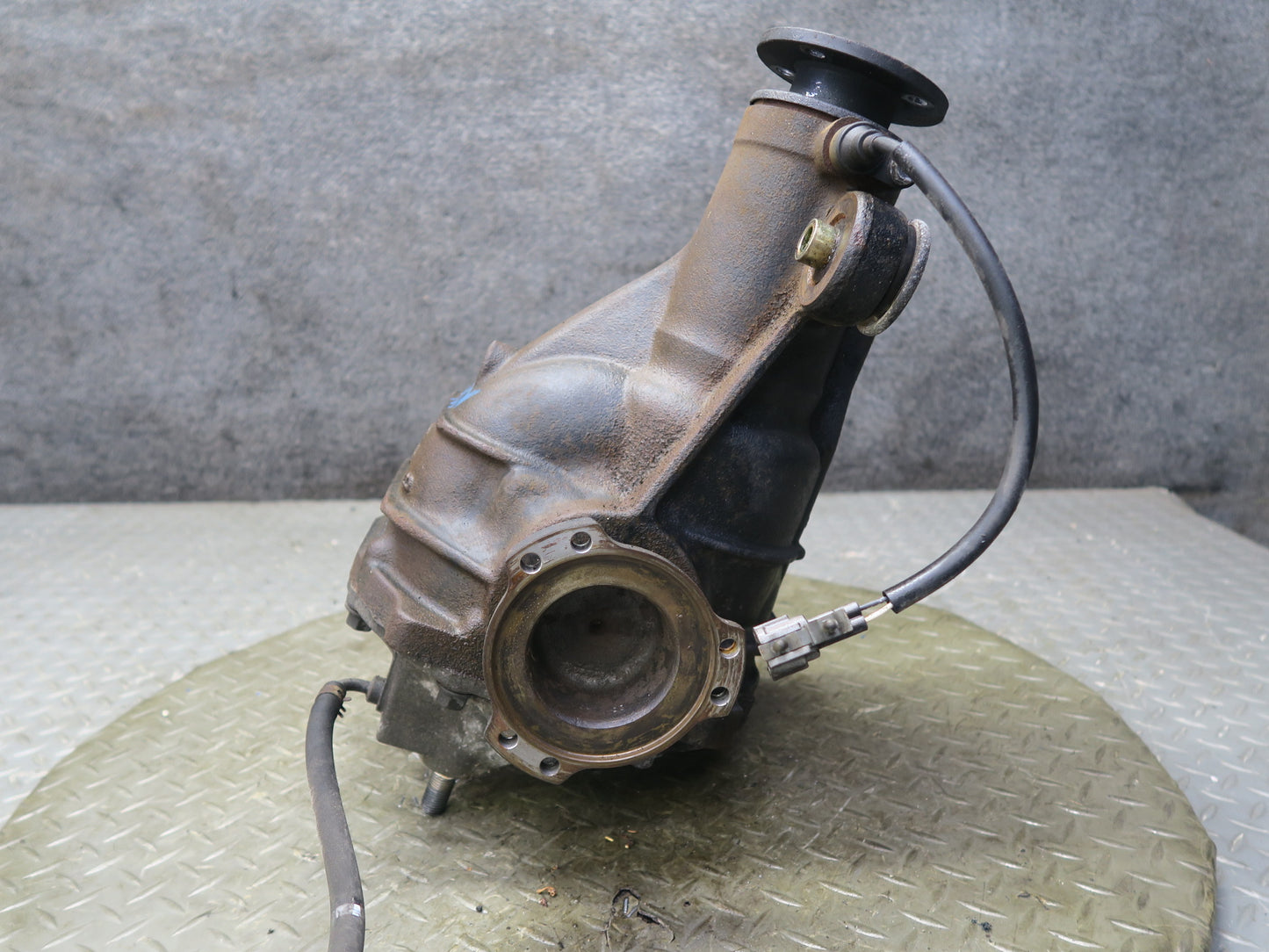 96-98 Nissan Stagea WGC34 RB25DE RWD NA Rear Differential Carrier 4.08 Ratio OEM