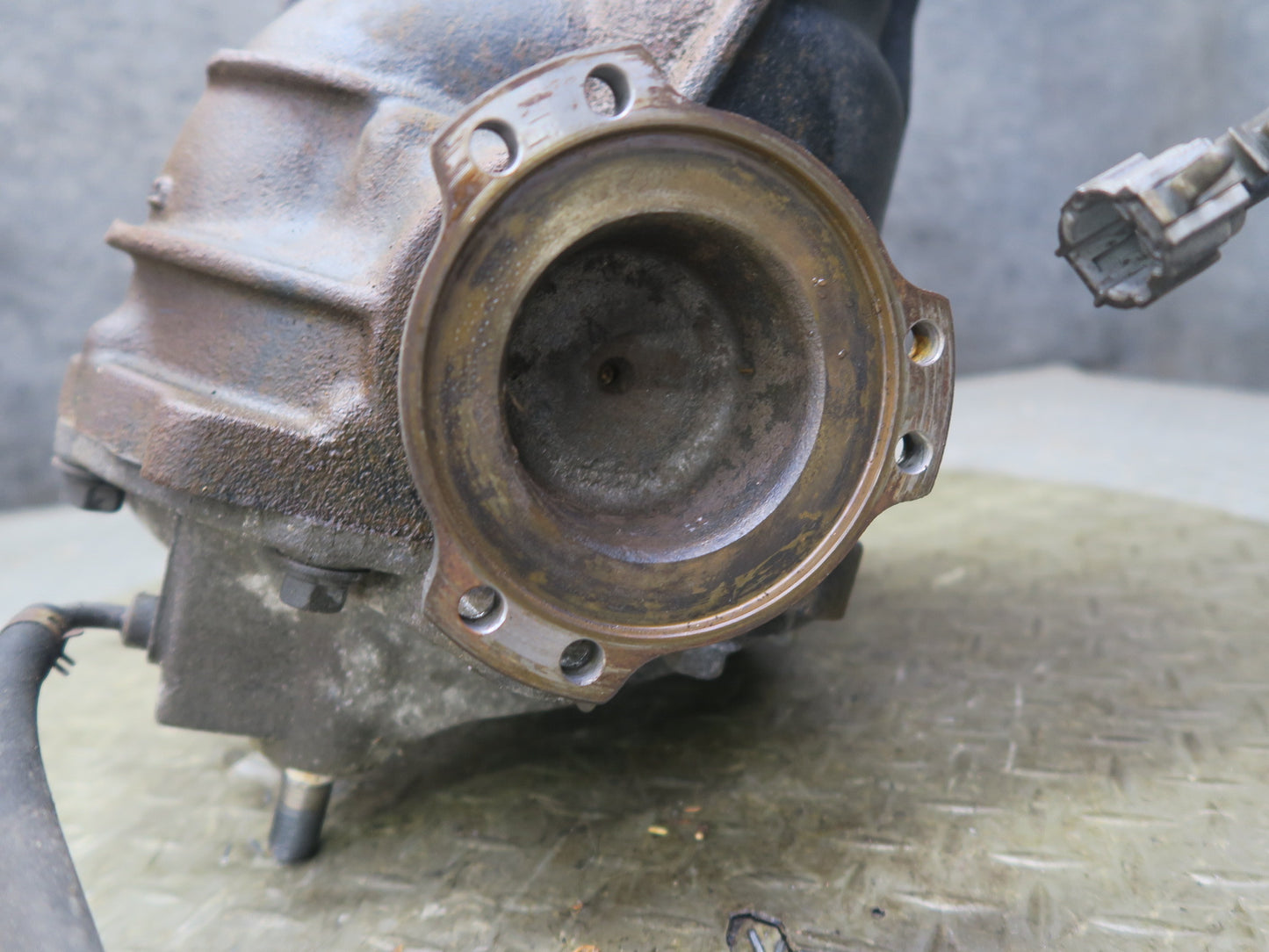 96-98 Nissan Stagea WGC34 RB25DE RWD NA Rear Differential Carrier 4.08 Ratio OEM
