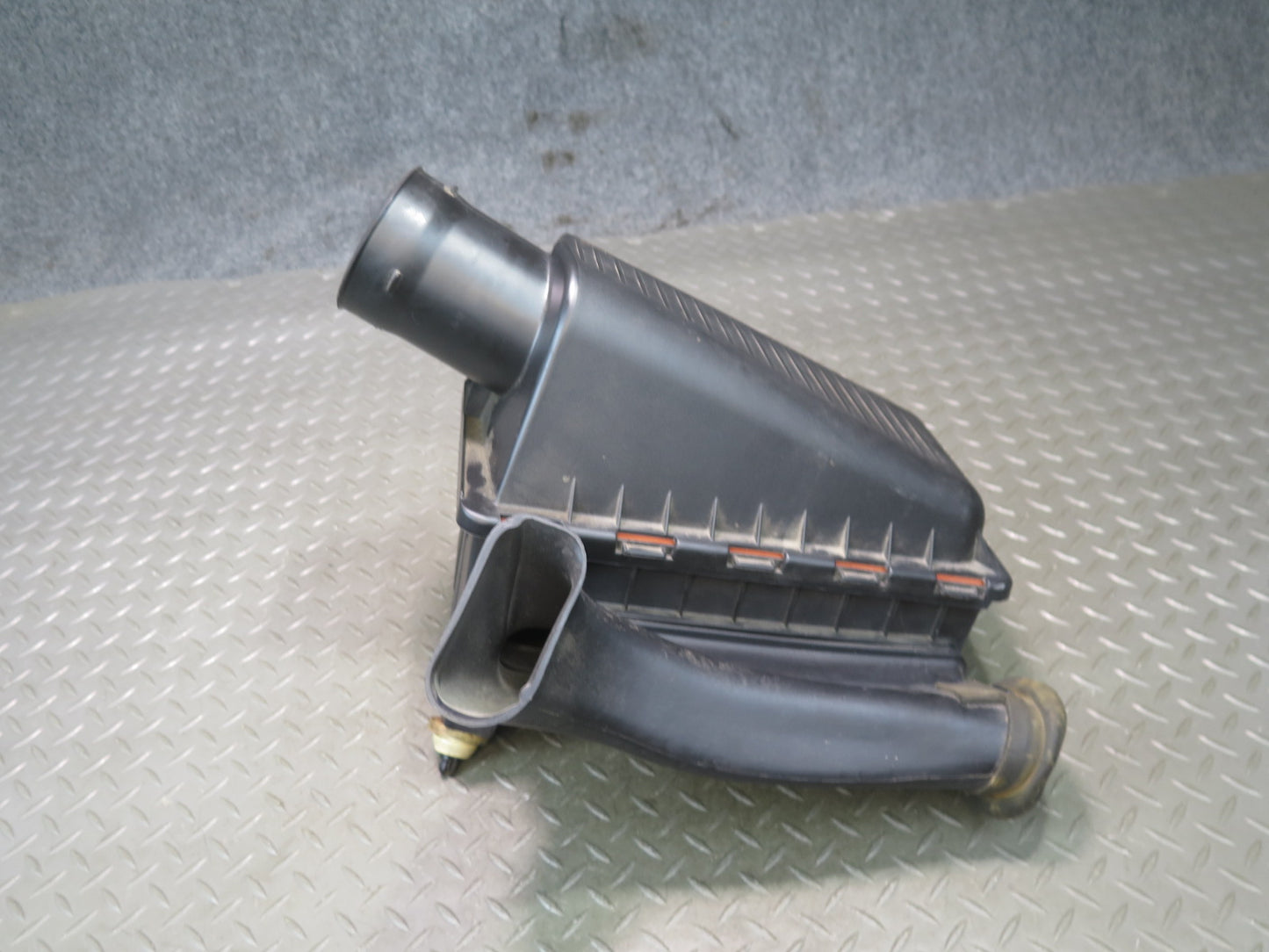 02-05 Ford Thunderbird Air Intake Cleaner Filter Box w MAF Sensor OEM