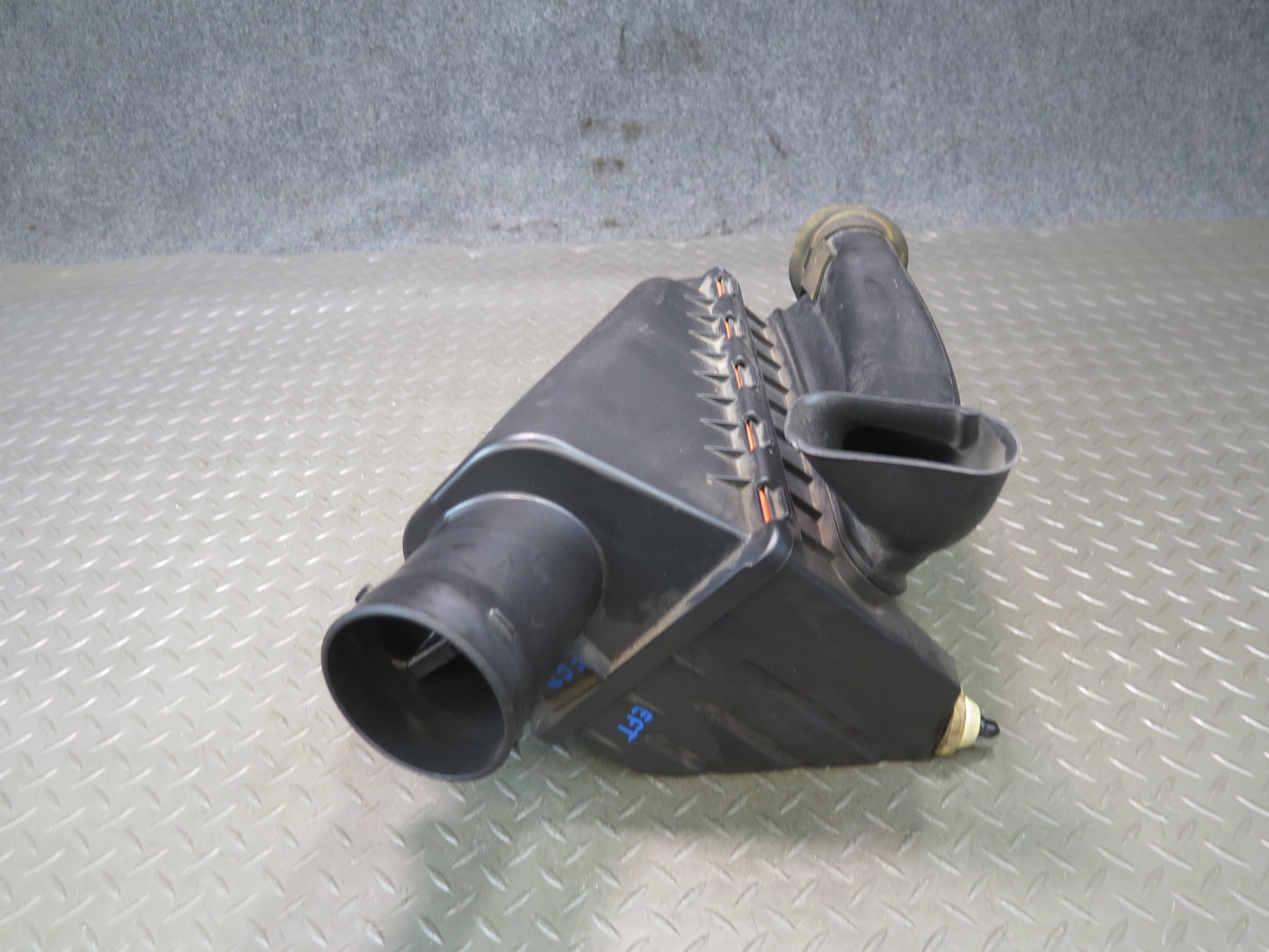 02-05 Ford Thunderbird Air Intake Cleaner Filter Box w MAF Sensor OEM