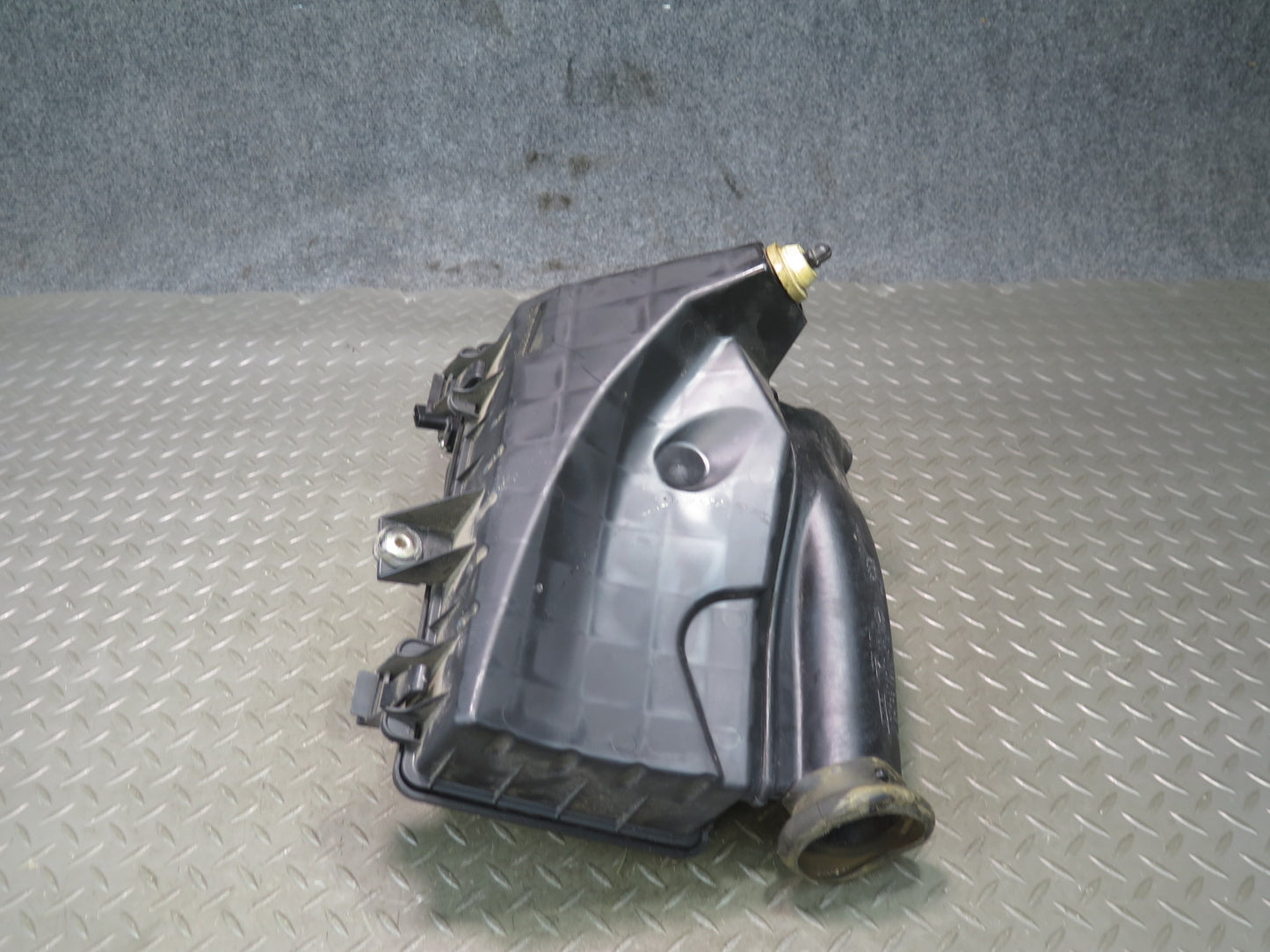 02-05 Ford Thunderbird Air Intake Cleaner Filter Box w MAF Sensor OEM