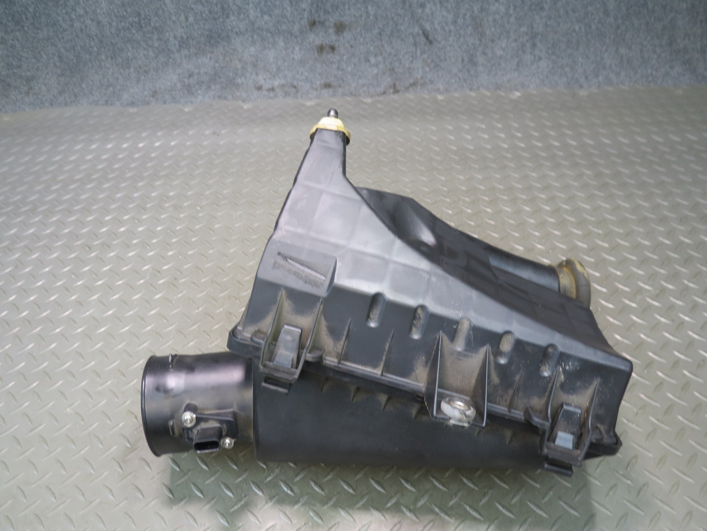 02-05 Ford Thunderbird Air Intake Cleaner Filter Box w MAF Sensor OEM