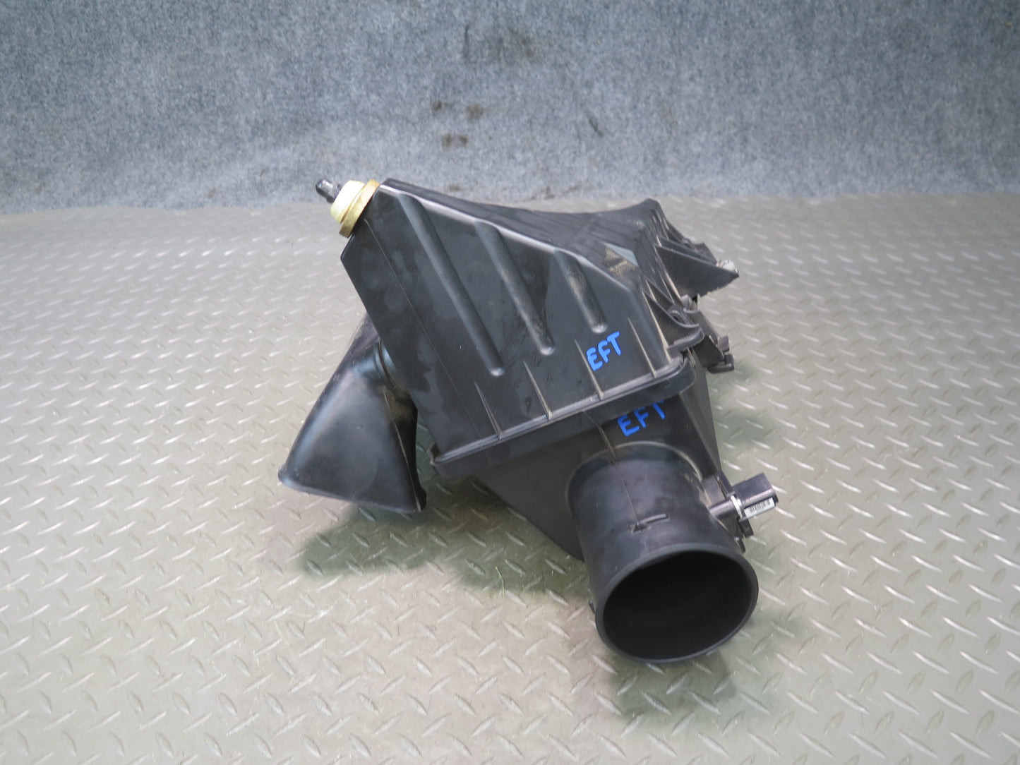 02-05 Ford Thunderbird Air Intake Cleaner Filter Box w MAF Sensor OEM