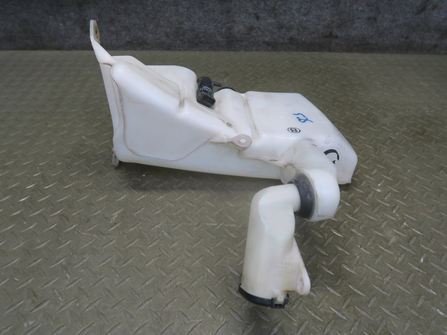 95-00 Lexus JZZ31L SC400 SC300 Windshield Washer Fluid Reservoir Tank Assy OEM