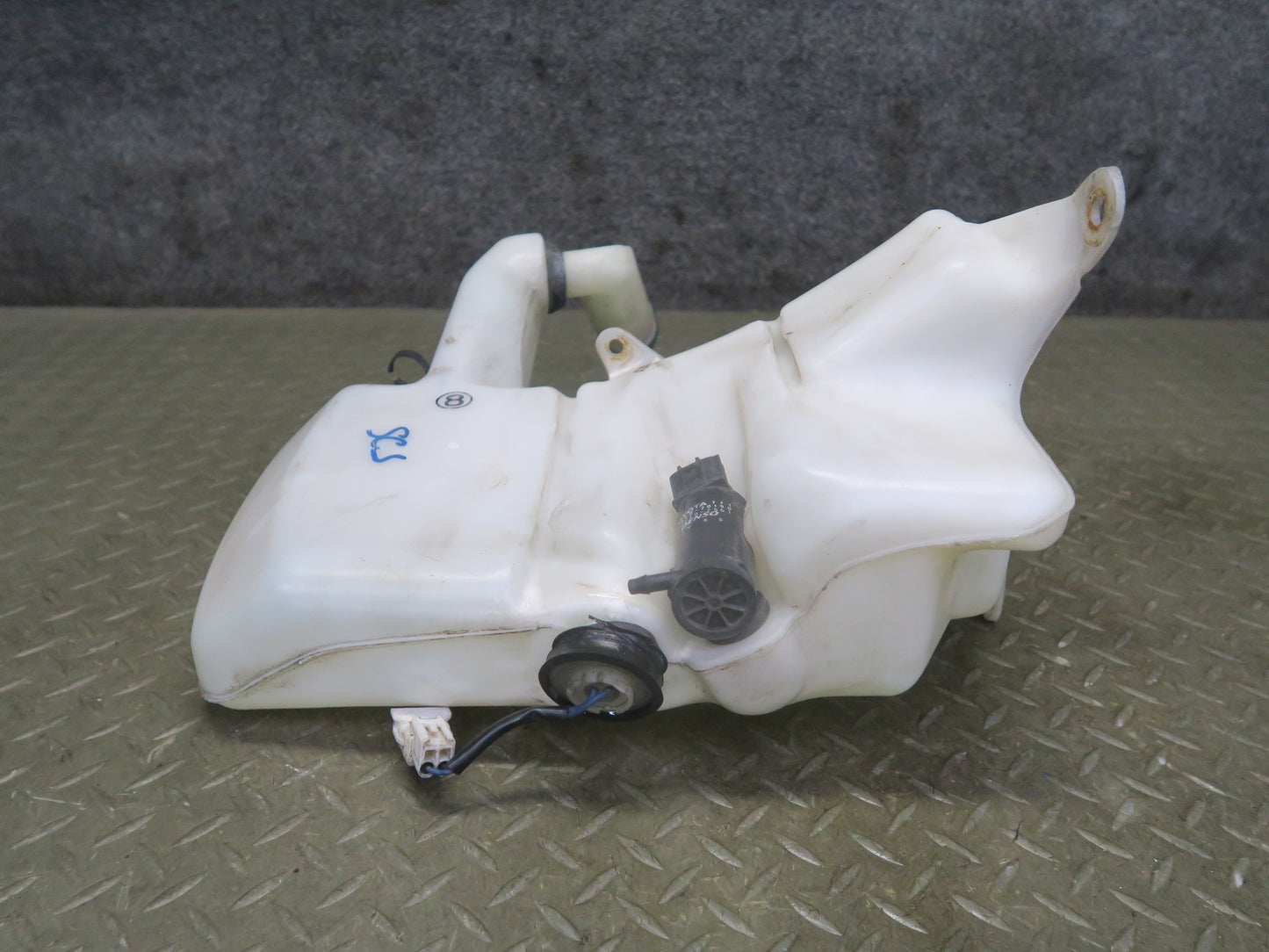 95-00 Lexus JZZ31L SC400 SC300 Windshield Washer Fluid Reservoir Tank Assy OEM